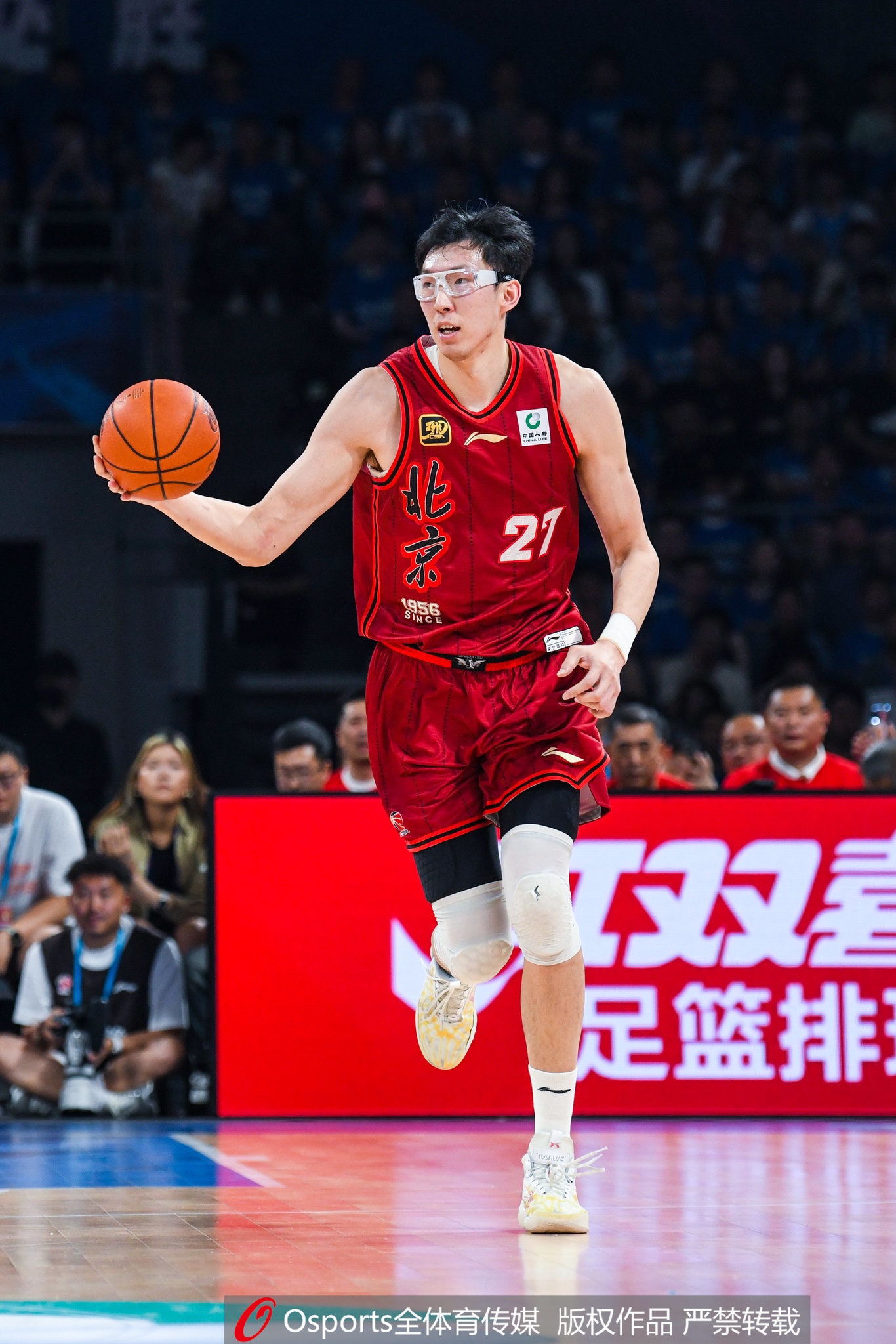 kaiyun官网-周琦在防守端的作用无人可敌 范子铭的能力、状态与周琦相差较大