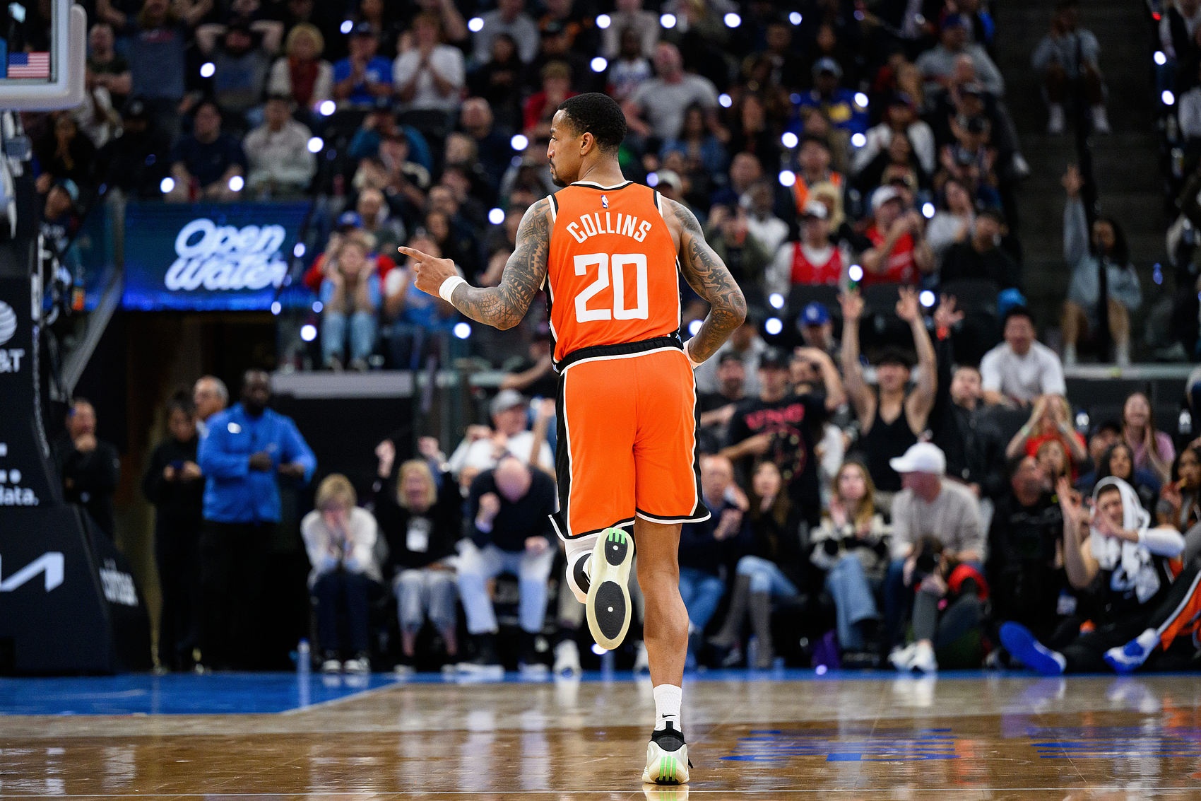 队记：快船目前无意交易科林斯的到期合同 也没有兜售博格丹